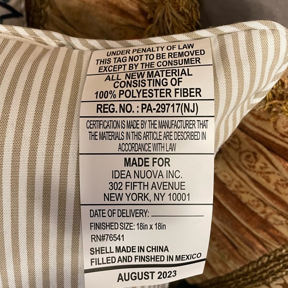 1 Pair Floral Embroidered Accent Throw Pillows (inserts included) NWOT - Picture 3 of 4